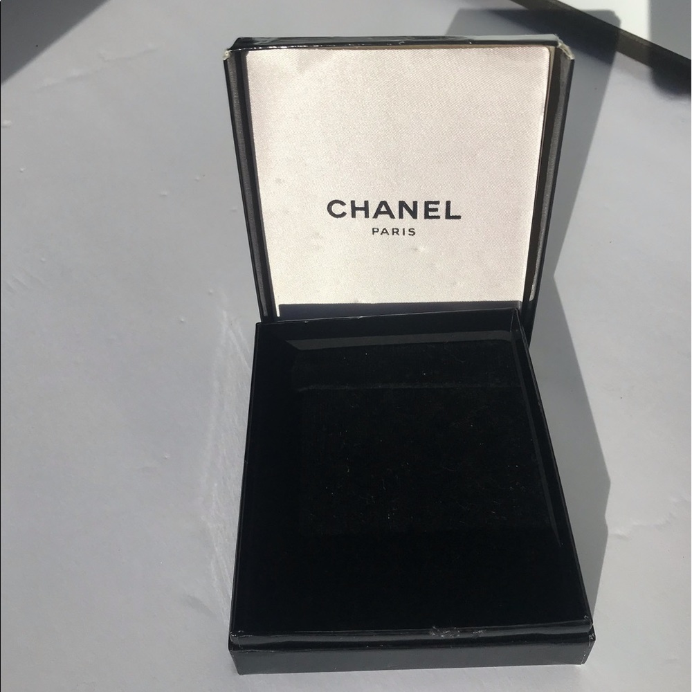 Chanel Goldtone Chain Magnifying Glass  Necklace - Picture 8 of 8